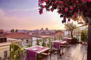 Boğaz manzaralı çatı restoranlı Prime Sultanahmet oteli